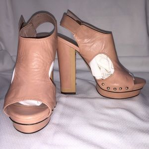 Vince Camuto Platforms sz 8M